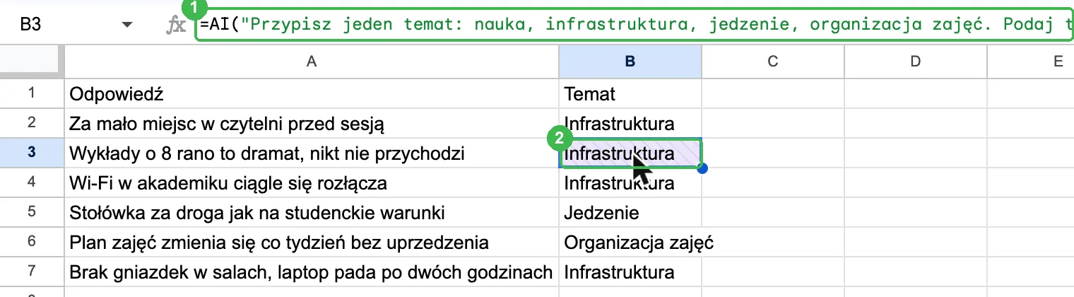 Funkcja AI w pasku formuły i zakreskowana komórka z nieaktualnym tematem