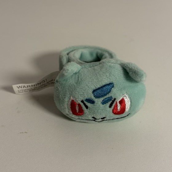 Mały pluszak - Bulbasaur z kolekcji Damiana Ślimaka, egzemplarz numer 11